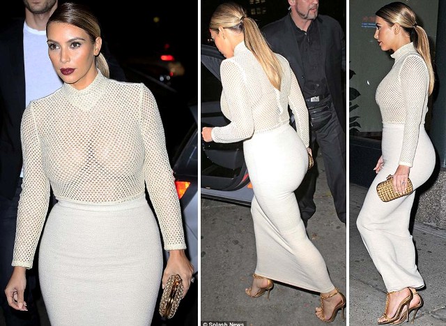 Sang `Eksibisionis`! Kim Kardashian Lagi-lagi Pamer Tubuh